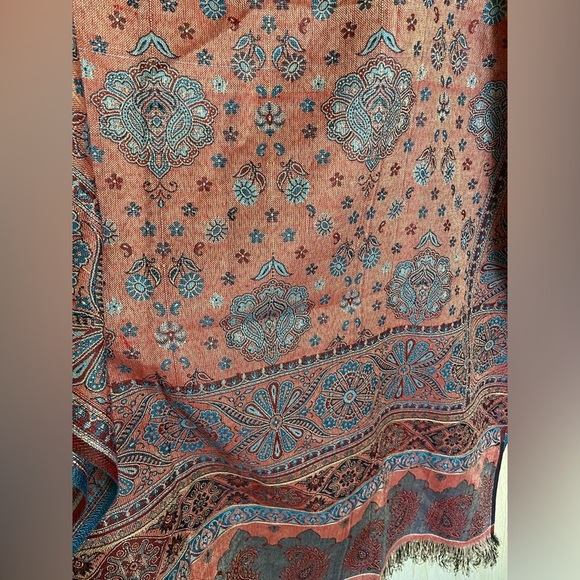 Beautiful light reversible Paisley Brocade Tassel Large Scarf Pashmina Throw - Picture 4 of 13